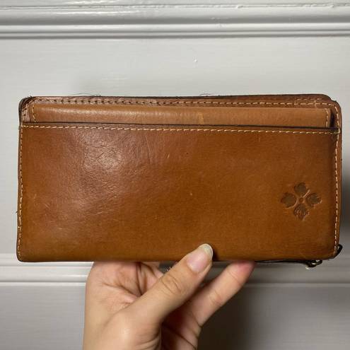 Patricia Nash  | Valentia Smooth Leather Snap Wallet Clutch & Card Holder in Tan