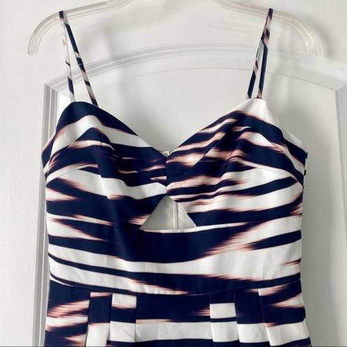 Yumi Kim  Sneak Peak Dress Blue & White Summer Ikat Print w/ Cutout Sz Medium NWT