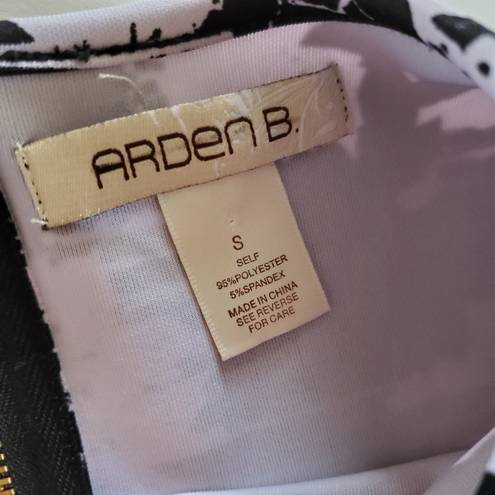 Arden B  Crop Top Size Small