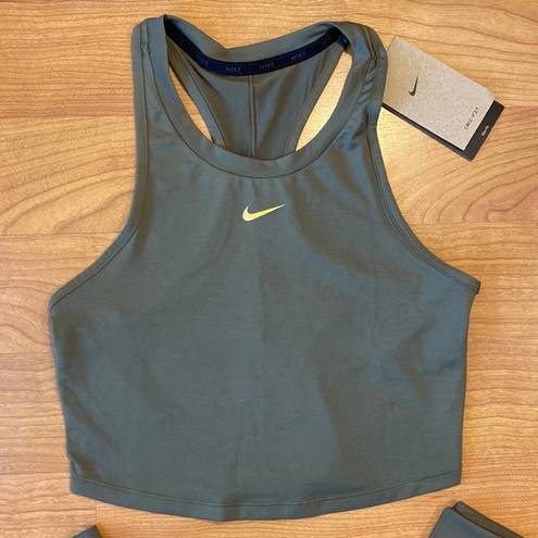 Nike  Dri-FIT One Luxe Olive/Metallic Gold Set XS