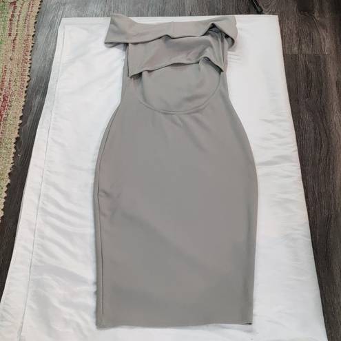 Boohoo  Gray Off Shoulder Cut Out Dress Size 10 Hourglass