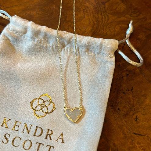 Kendra Scott Like new  heart necklace