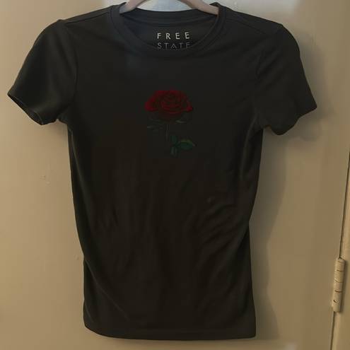 Free State  Gray Women’s Rose Graphic Tee Size XS Trending Roses