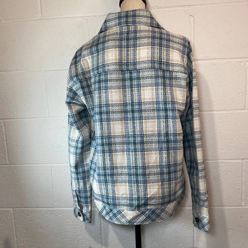 Boston Traders  Women's White and Blue Plaid Shacket Shirt Jacket