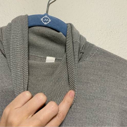 Everlane  Lightweight Gray Wool Turtleneck Sweater