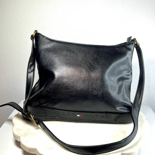 Tommy Hilfiger  90s Y2K Black faux leather purse with great logo placements