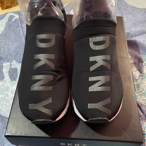 DKNY  Sneakers Slip-on Size 6 Great  Condition Comes with Box