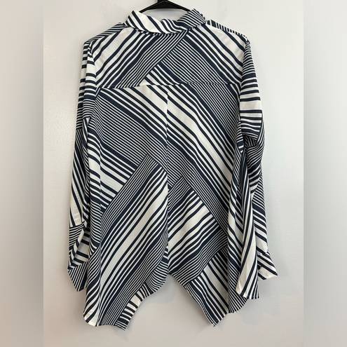 Krass&co NWT NY &  Soho Striped Asymmetrical Button Down Shirt Size Medium