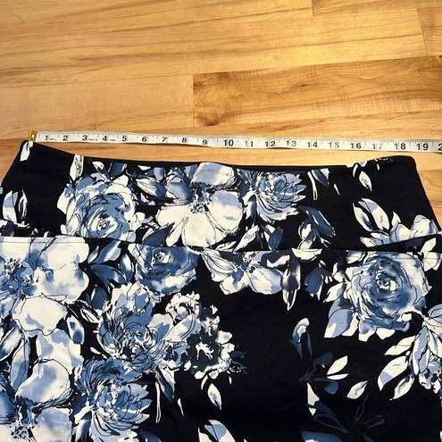 Krass&co S.C. &  Pull-on Blue Floral Skort