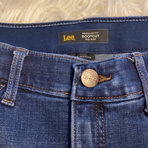 Lee  Regular Bootcut Mid Rise Jeans size 14L excellent condition inseam 32”