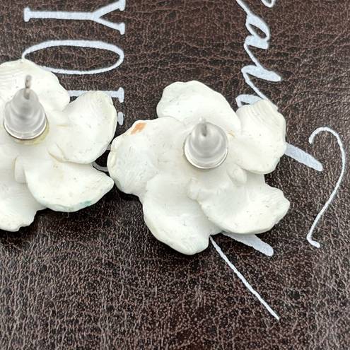 Daisy Vintage White  Bohemian Stud Earrings