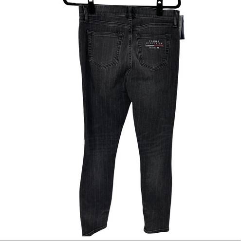 Tommy Hilfiger  Black High Rise Legging Large Rear Pocket Logo Jeans.