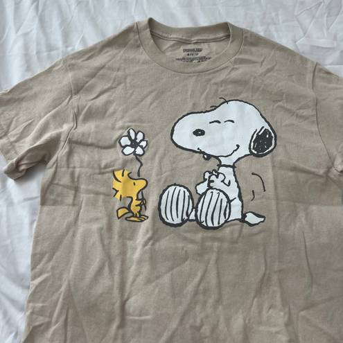 The Comfy Peanuts snoopy graphic tee  Size small Condition: NWOT  Color: beige  Details : -  