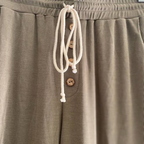 Doe & Rae green drawstring joggers with pockets