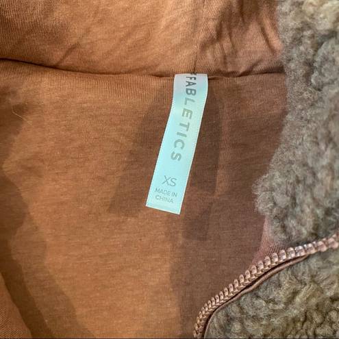 Fabletics  Summit Sherpa Jacket in Toffee Brown Size XS