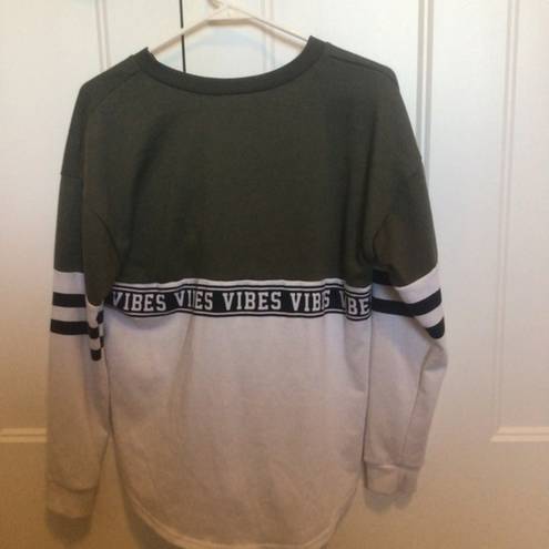 Justify Women’s size small Sweatshirt olive green and off white