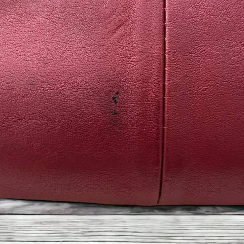 Stone Mountain  Red Pebbled Leather Shoulder Purse‎