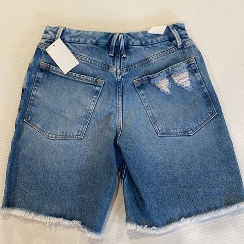  90s Icon High Waist Bermuda Shorts
Good American size 2/26 (b14)