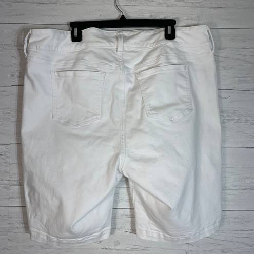 Torrid womens white shorts bermuda size 22