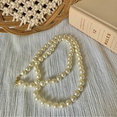 American Vintage Vintage “Juno” Pearl Necklace Classic Elegant Feminine Layering Apricot Iridescent 