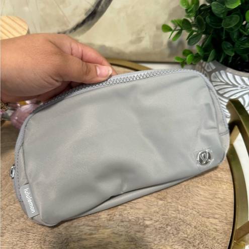 Lululemon  everywhere silver belt bag✨