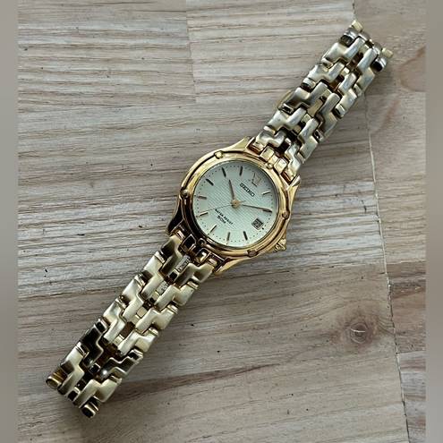 Seiko  Vintage Ladies Watch Gold-Tone Bracelet Case Dial Hands New Crystal