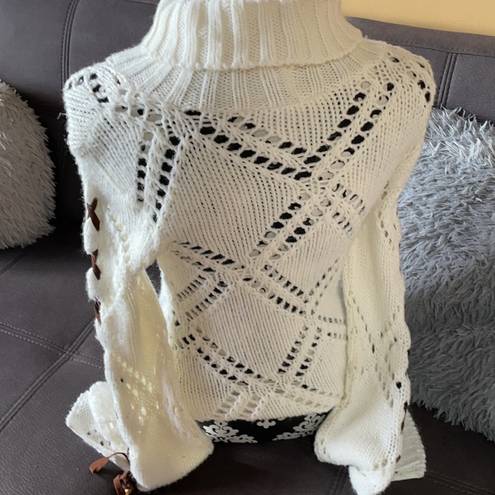 Charlotte Russe  Off White TurtleNeck Sweater Large