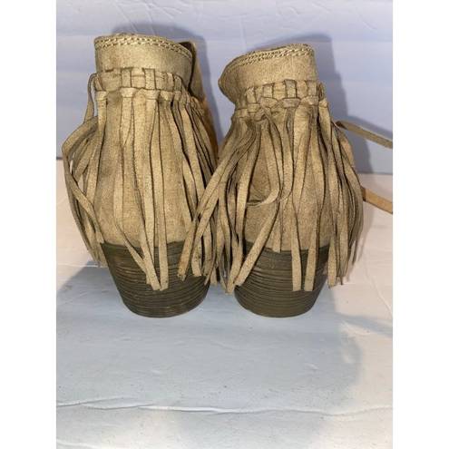 American Eagle  Fringe Ankle Booties Boots Zippered Shoes Size 8 or 40 Tassel