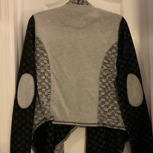 Anthropologie Anthropology Black and white pattern Sweater Wrap