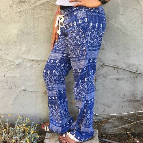 Blue and white  beach pants, low waisted beach pants, Roxy linen pants