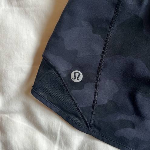 Lululemon  hotty hot shorts in black camo 2.5 inseem size 2