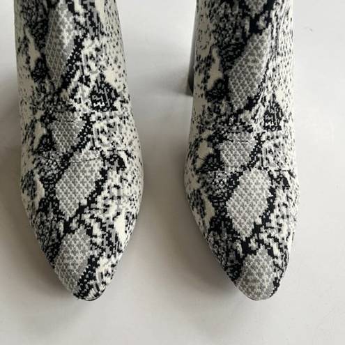 Steve Madden  Trent Knit Ankle Bootie Shoes‎ Snake Print Textile, Womens Size 7.5