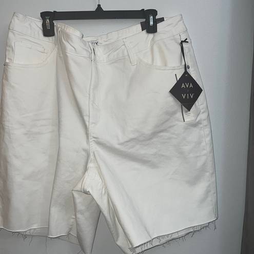 Ava & Viv New Sz 22 - Bermuda- Women's Plus Size High-Rise Jean Shorts - - White-