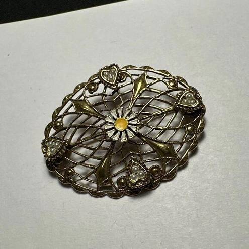 Daisy White  Flower Gold Tone Filigree Brooch Pin