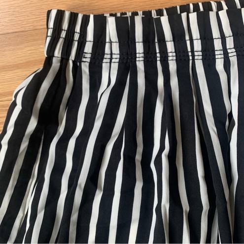 J.Crew  Mercantile High Waisted Black and White Striped Pleated Skirt Size 0