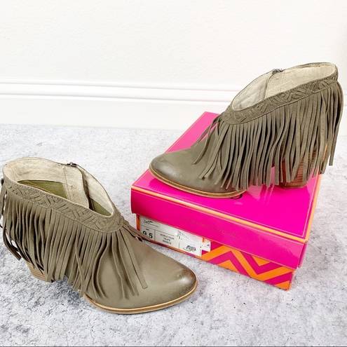 Seychelles  World Tour Booties Fringe in Taupe