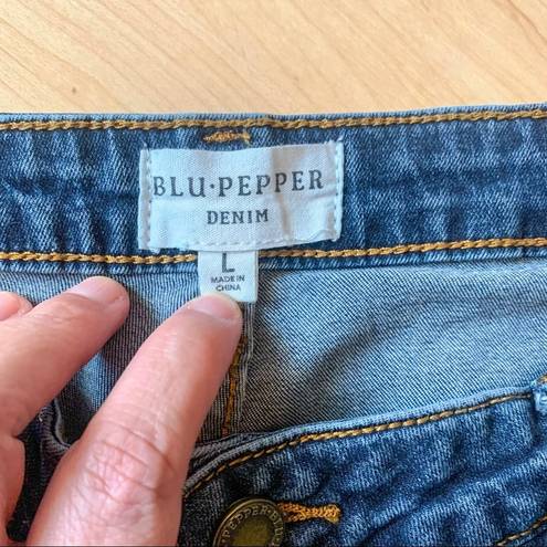 Blu Pepper 🟢  Embroidered Jeans