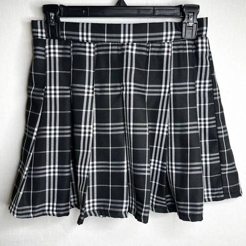 Charlotte Russe  Plaid Pleated Tennis Mini Skirt (Black/White) - Small