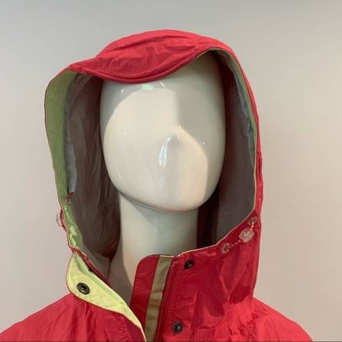 L.L.Bean  Hooded Light Weight Windbreaker in Pink