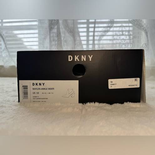 DKNY  Women's Waylen Booties