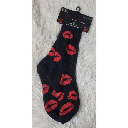 Marilyn Monroe NWT  Silky Smooth Aloe Infused Plush Striped Socks with Lips