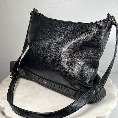 Tommy Hilfiger  90s Y2K Black faux leather purse with great logo placements