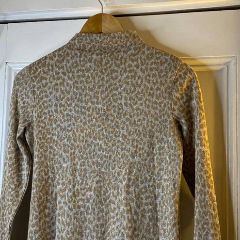 BeachLunchLounge  Shaylah Gray & Tan Leopard Print Mock Neck Sweater Womens Small