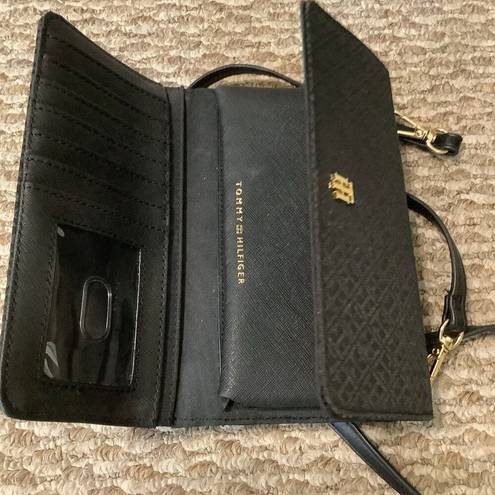 Tommy Hilfiger Women's  Black Color Crossbody Wallet Purse Preowned