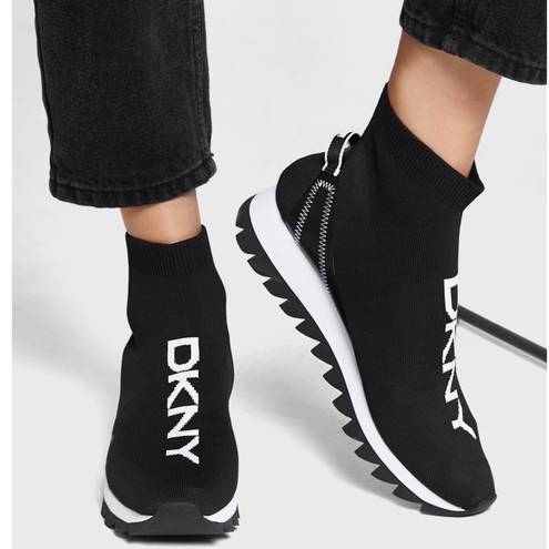 DKNY  Sport Sneaker, Black & White Size 9.5M New in Box