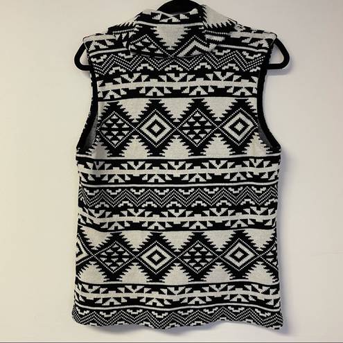 CHAPS  Black White Southwestern Patterned Vest M