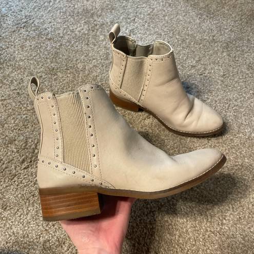 American Eagle Outfitters Off White Pleather Booties