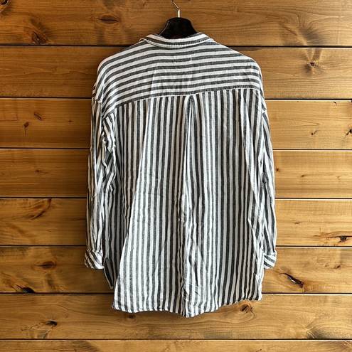 Carly Jean Los Angeles Carly Jean LA Grey & White Striped Button Down Size XL