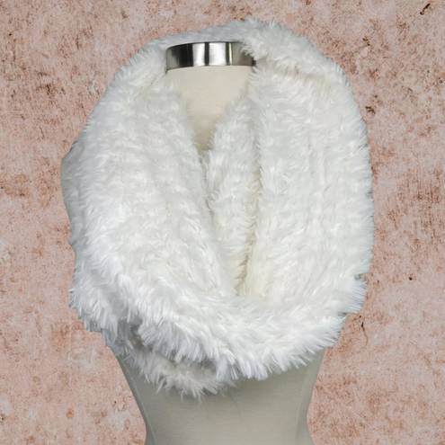 BP  Nordstrom Infinity Scarf White Ivory Faux Fur Cozy Soft Winter Neck NWT