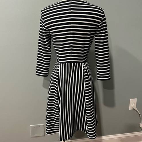 Gabby Skye  Black & White Stripes V Neck 3/4 Sleeve Flare Skirt Dress Size 4